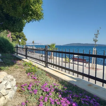 Ll S Pogledom I Izmedu Splita I Trogira Su Dalmacija Hrvatska Kaštela