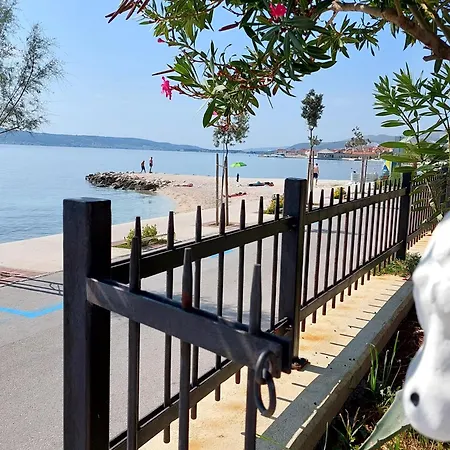 Ll S Pogledom I Izmedu Splita I Trogira Su Dalmacija Hrvatska Kaštela