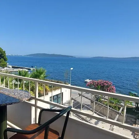 Ll S Pogledom I Izmedu Splita I Trogira Su Dalmacija Hrvatska Kaštela