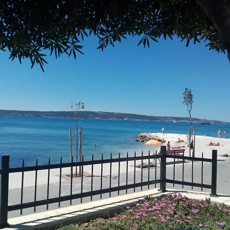 Apartment Ll S Pogledom I Izmedu Splita I Trogira Su Dalmacija Hrvatska *