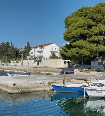 Ll S Pogledom I Izmedu Splita I Trogira Su Dalmacija Hrvatska Kastela