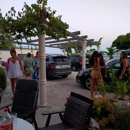 Ll S Pogledom I Izmedu Splita I Trogira Su Dalmacija Hrvatska Kastela