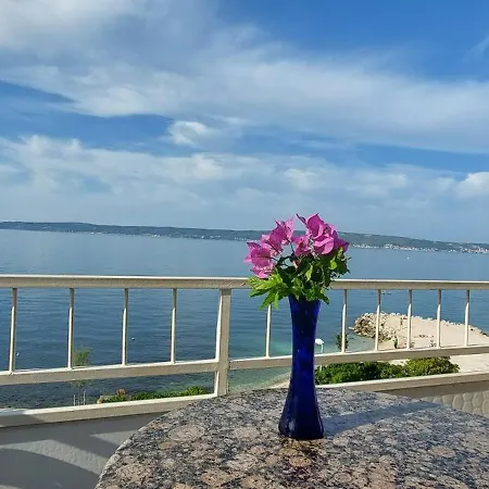Ll S Pogledom I Izmedu Splita I Trogira Su Dalmacija Hrvatska Kastela