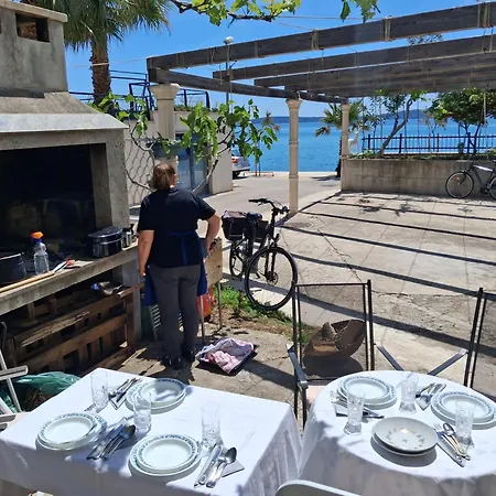 Apartment Ll S Pogledom- Odmor Za Dusu I Tjelo Izmedu Splita I Trogira-dalmacija Kastela